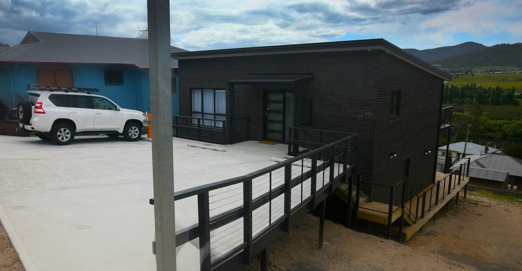 New Norfolk Holiday Apartments * New Norfolk